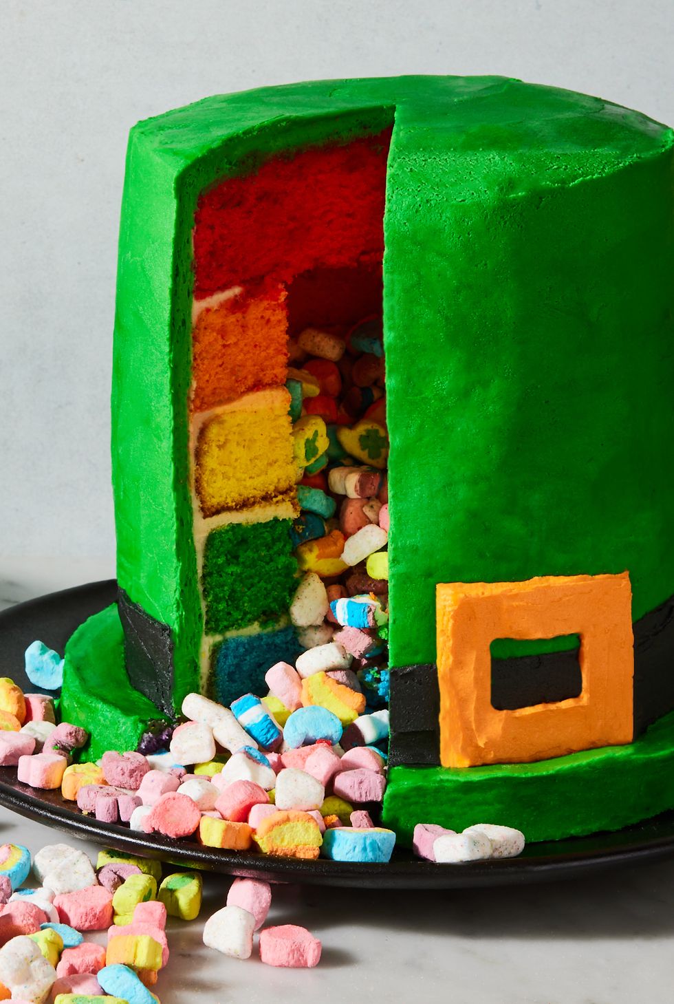 st patricks day top hat cake filled with lucky charm marshmallows