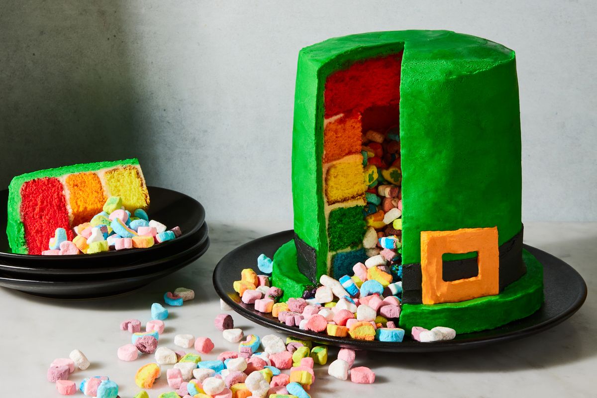 st patricks day top hat cake filled with lucky charm marshmallows