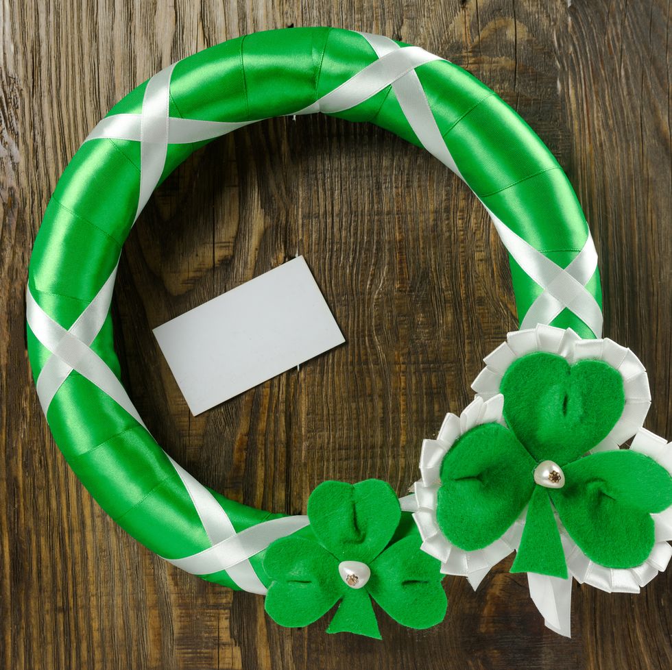 decoration on your door to celebrate st patricks day