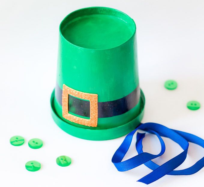 St Patrick's Day Craft: Little Leprechaun Hat Tutorial