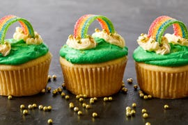 st patricks day cupcakes with candy rainbows