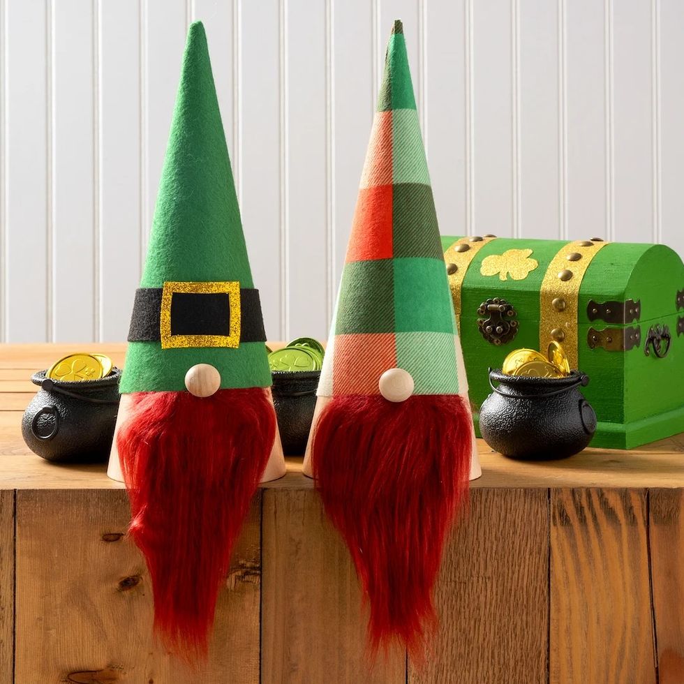 st patrick's day decoration gnome