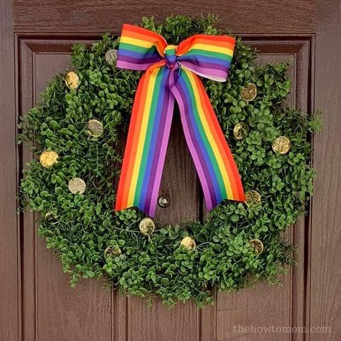 st patricks day wreath with rainbow bow