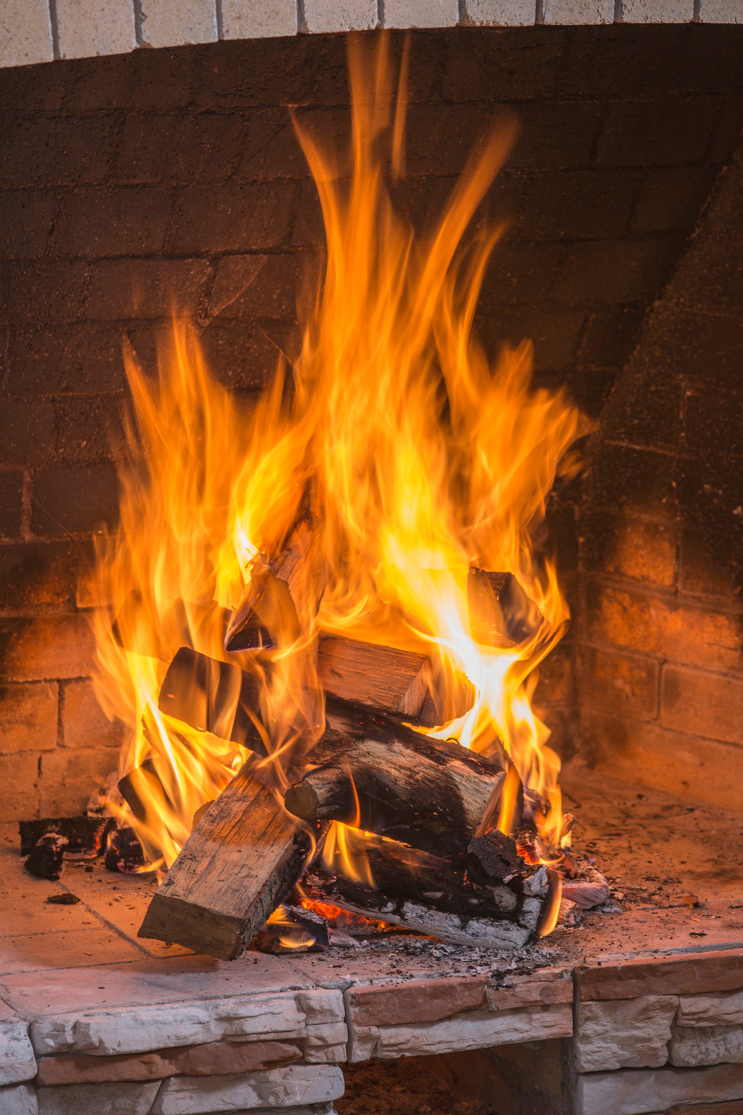 The Best Tips For Anyone Who Struggles To Light Their Fireplace