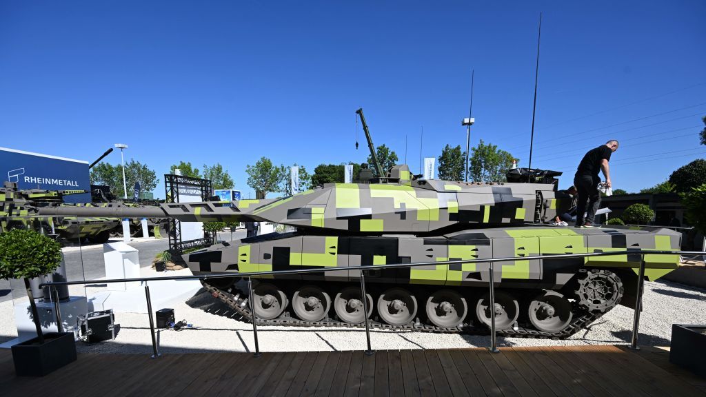 https://hips.hearstapps.com/hmg-prod/images/staff-stands-on-a-kf51-tank-from-german-weapon-manufacturer-news-photo-1655147760.jpg?crop=1xw:0.84334xh;center,top&resize=1200:*