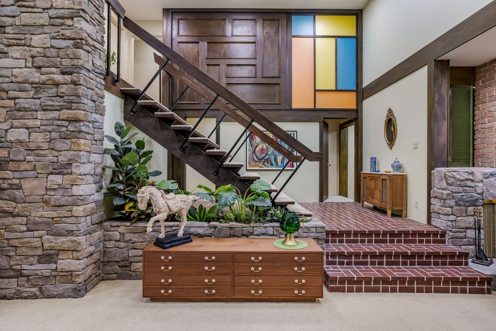 staircase in brady bunch home