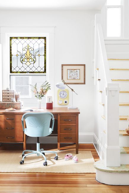 17 Brilliant Ways to Style Your Staircase