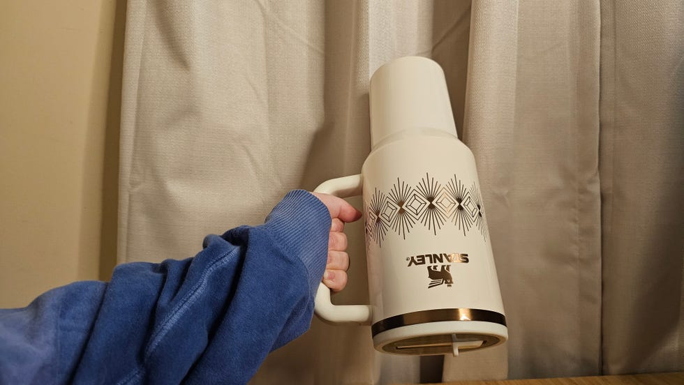 stanley flipped upside down to test leakproof lid
