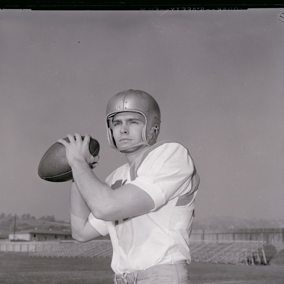 portrait of ronnie knox