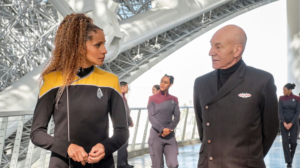 preview for Star Trek: Picard Cast vs IRL