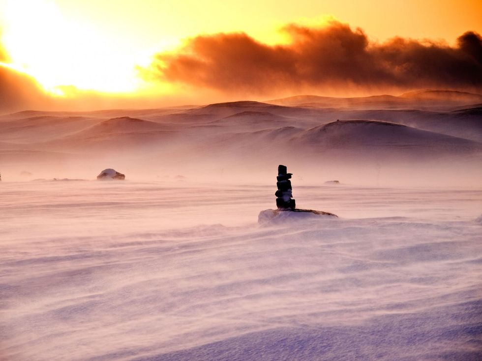 Het plateau Hardangervidda in Noorwegen figureerde als het landschap van de ijsplaneet Hoth De omstandigheden hier waren z levensecht dat de filmploeg de wat kleinere opnamen direct voor de deur van hun hotel in het dorp Finse kon draaien