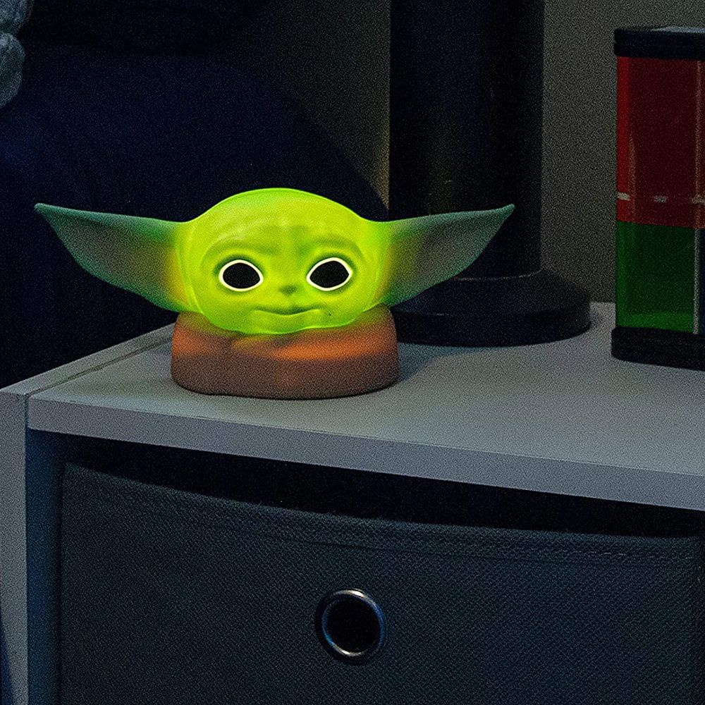 sfærisk ekstensivt Vend tilbage Amazon Is Selling a New Baby Yoda Night Light, for the Best Way to Fall  Asleep