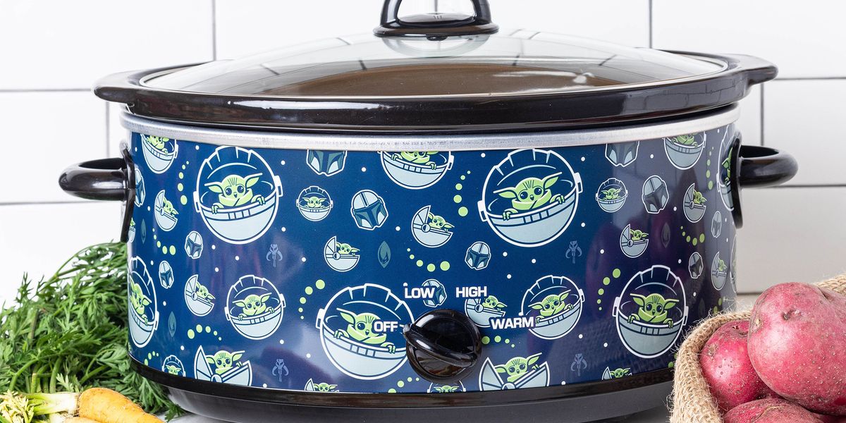 Uncanny Brands Star Wars The Mandalorian 5 Quart Slow Cooker- Easy Cooking  For Baby Yoda- Kitchen Appliance …