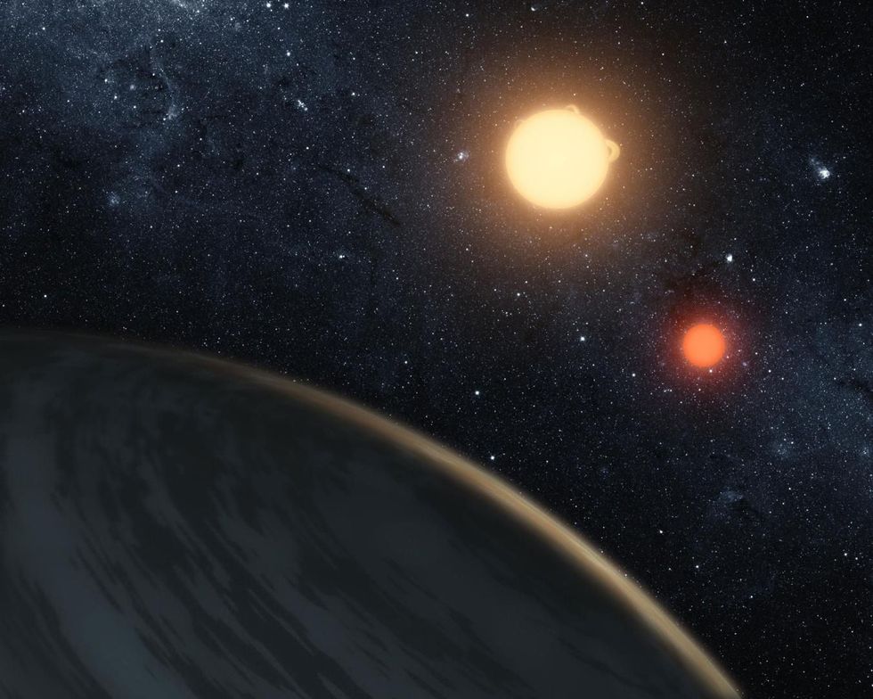 In 2011 ontdekte NASAs Kepler Space Telescope planeet Kepler16b de eerste gevonden planeet die om twee sterren draait In tegenstelling tot Tatooine is Kepler16b echter een gasplaneet Foto NASA