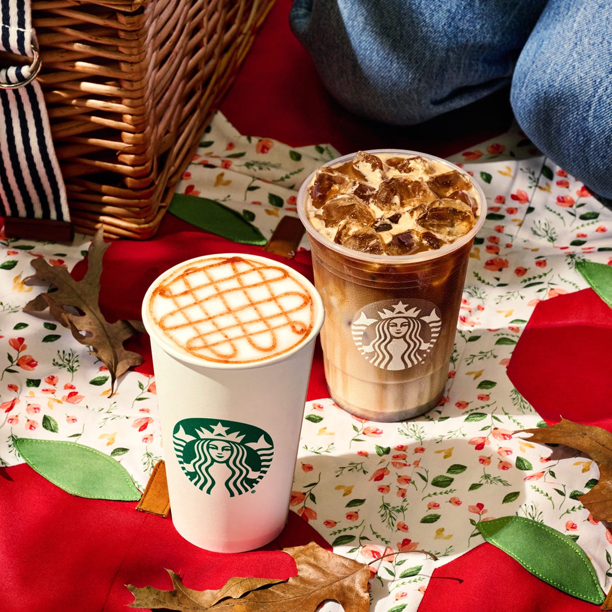 The Starbucks Holiday Drinks 2022 Lineup Is Here, and There's a