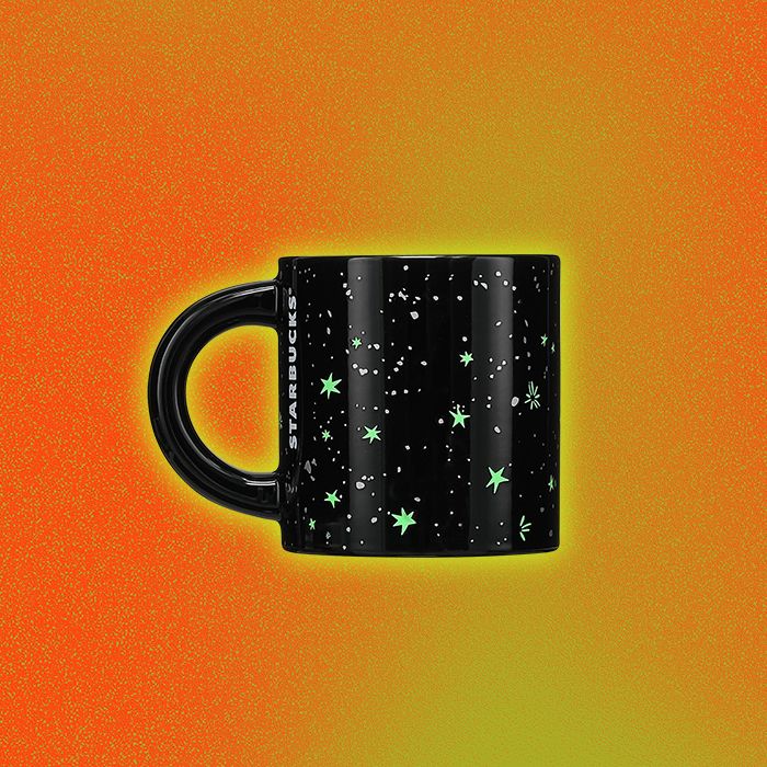 https://hips.hearstapps.com/hmg-prod/images/starbucks-night-sky-glow-in-the-dark-mug-1663276328.jpg