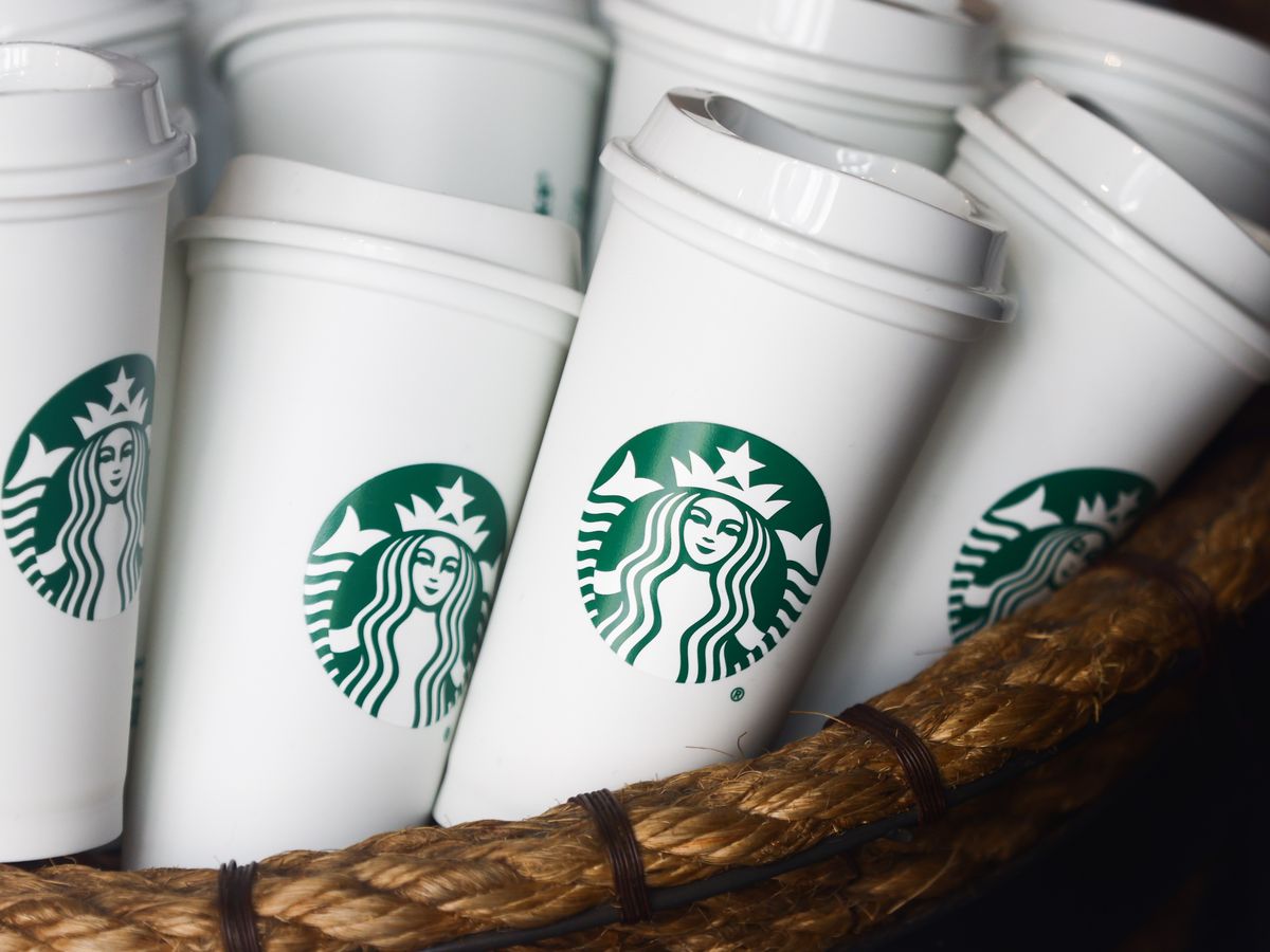Starbucks has a dramatic new plan to ditch disposable coffee cups - Upworthy