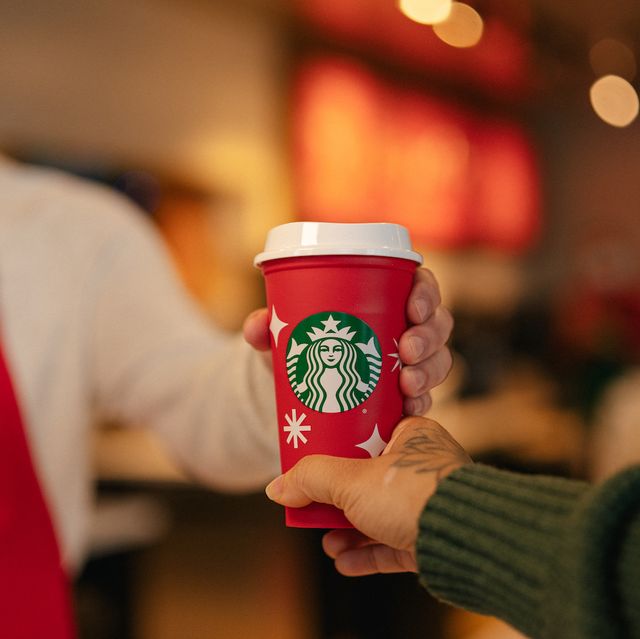 https://hips.hearstapps.com/hmg-prod/images/starbucks-reusable-red-cup-1668612704.jpg?crop=0.667xw:1.00xh;0.173xw,0&resize=640:*