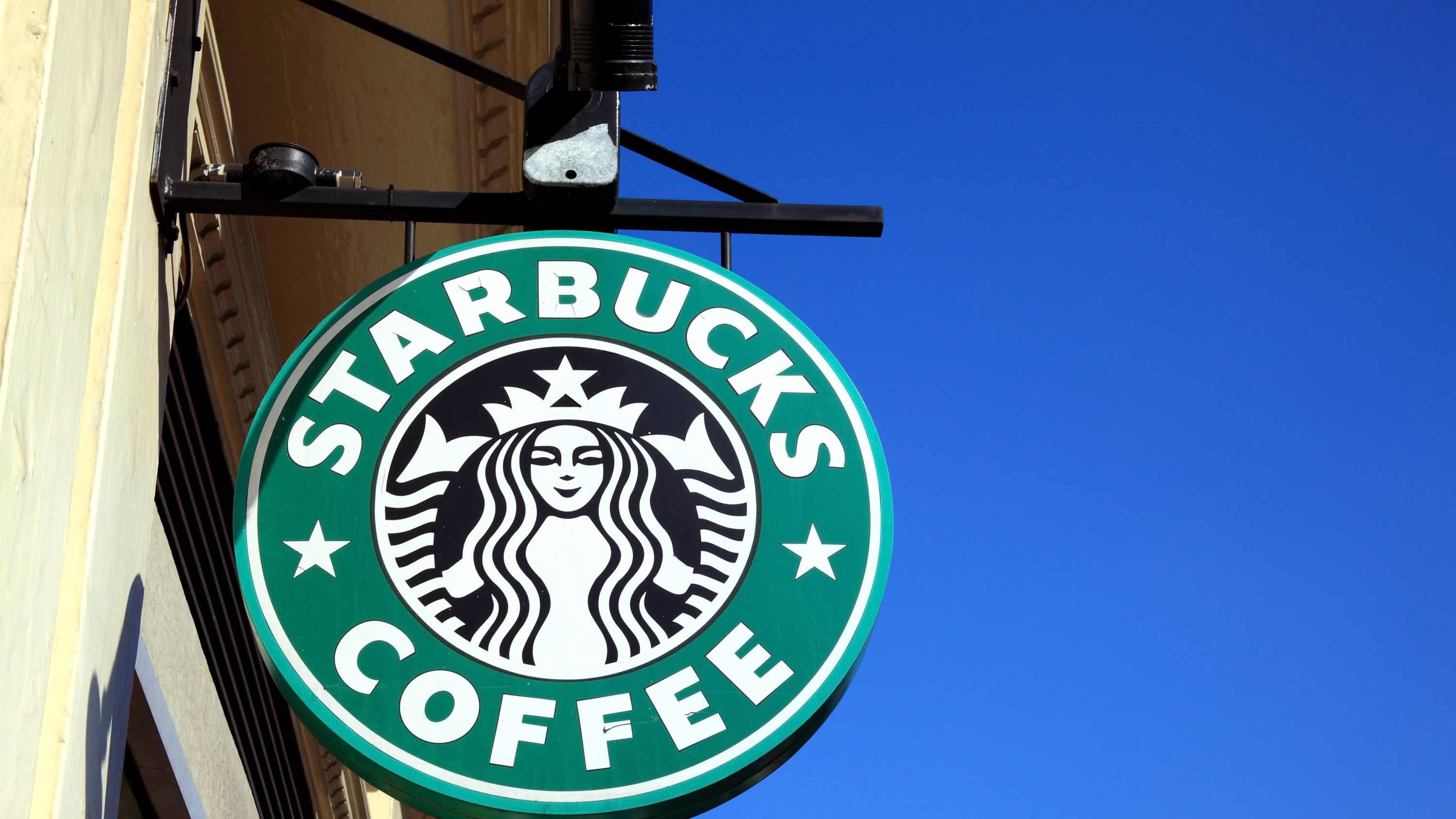Starbucks Just Dropped a Gorgeous Collection With FARM Rio