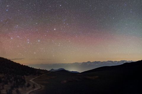 Het sterrenbeeld Centaurus is te zien boven de Sierra Nevada van Californi