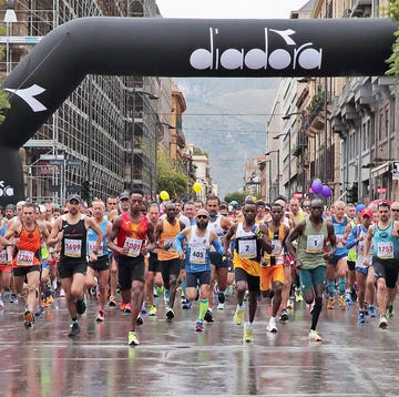maratona di palermo a group of people running in a marathon