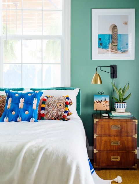 Bedroom, Furniture, Room, Blue, Bed, Bed sheet, Turquoise, Aqua, Interior design, Wall, 