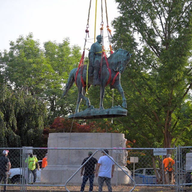 Charlottesville, Virginia Removes Confederate Statues Years After White