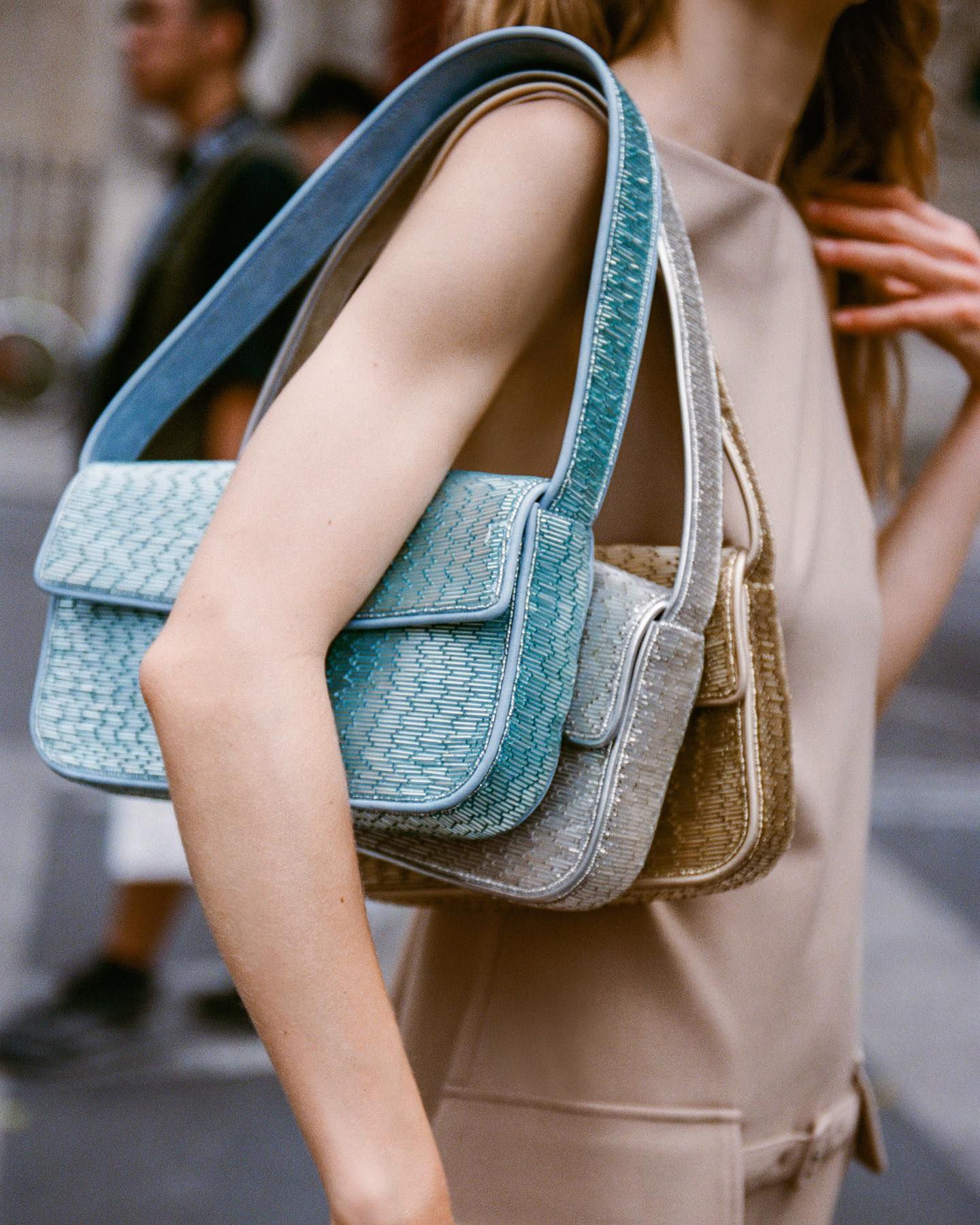 Silver sequin disk purse  Beaded bags, Crochet handbags, Crochet purses