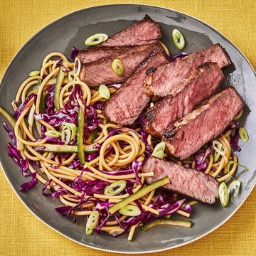 pioneer woman seared steak with sesame noodle salad