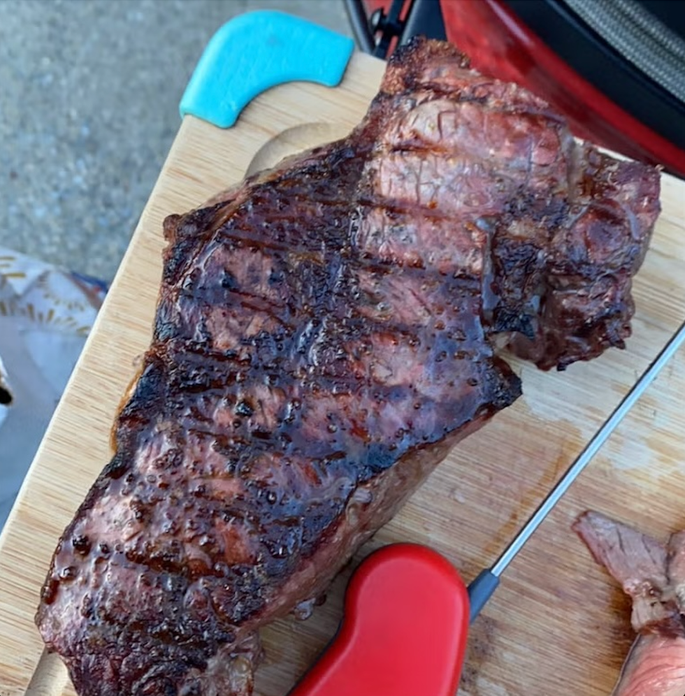 steak cooked on big green egg grill