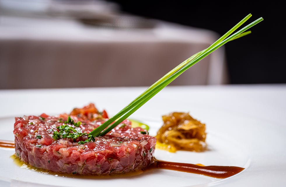 Receta de un exquisito y sofisticado steak tartar 5 Merca2.es steak tartare maldonado 14 elle gourmet 65d0b157393f4 Merca2.es