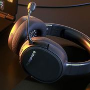 steelseries arctis 1 headset next to gaming laptop