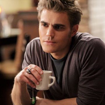 stefan salvatore holding a coffee cup, the vampire diaries