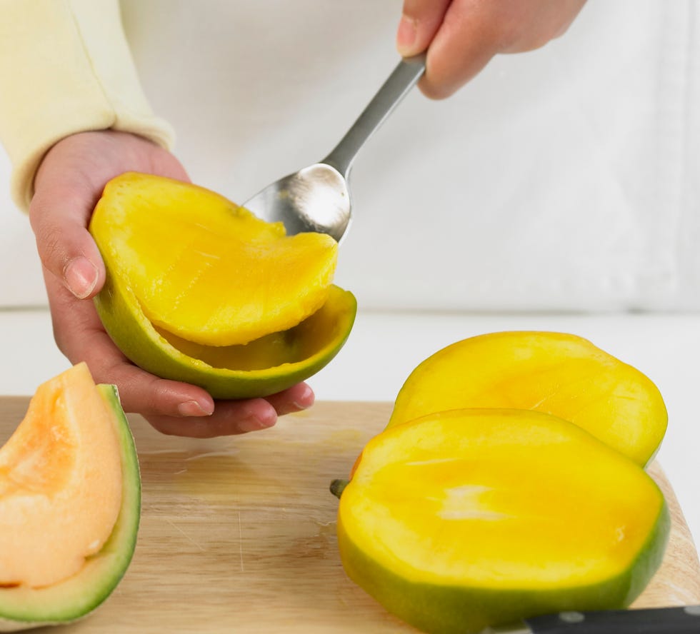 How to Cut a Mango Properly - Cutting Mango Step by Step Guide