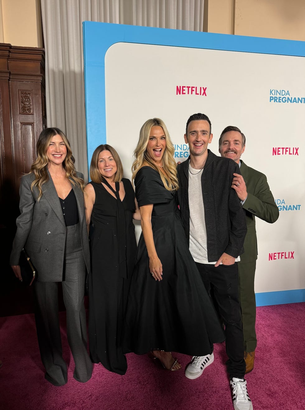 molly sims posing with the crew at the kinda pregnant premiere