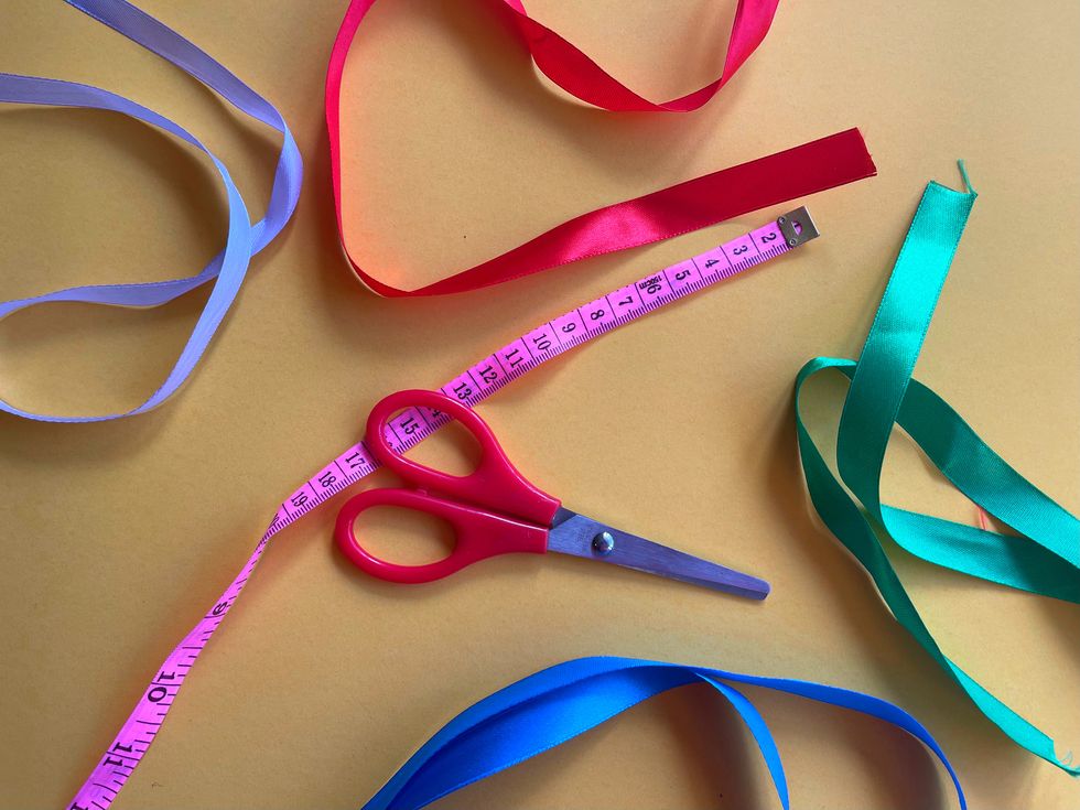 Easy Plastic Ribbon Bow 