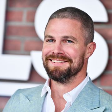 stephen amell attends the starz premiere of new series heels