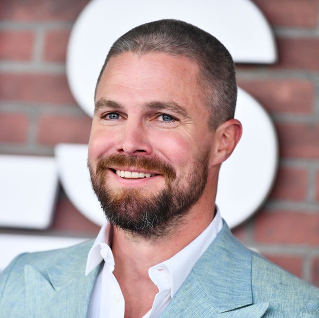 stephen amell attends the starz premiere of new series heels