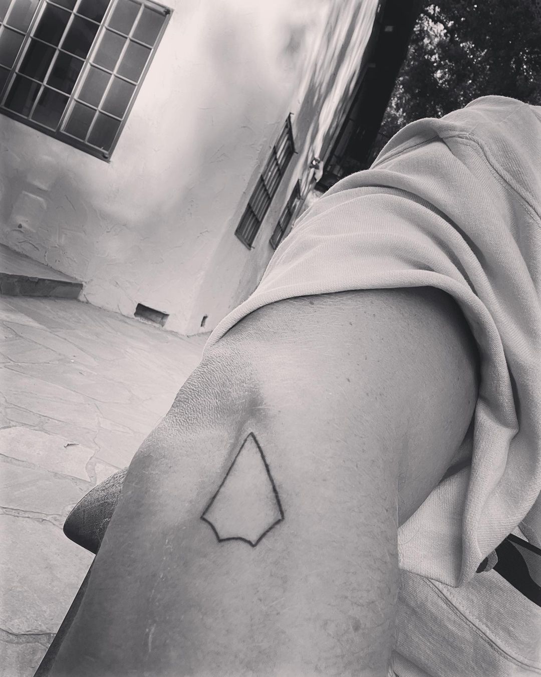 Ryan All Day News Anderson on Twitter Stephen Amell revealed that he  recently got an Arrow tattoo Been thinking a lot recently about Arrow and  the impact it had on my life