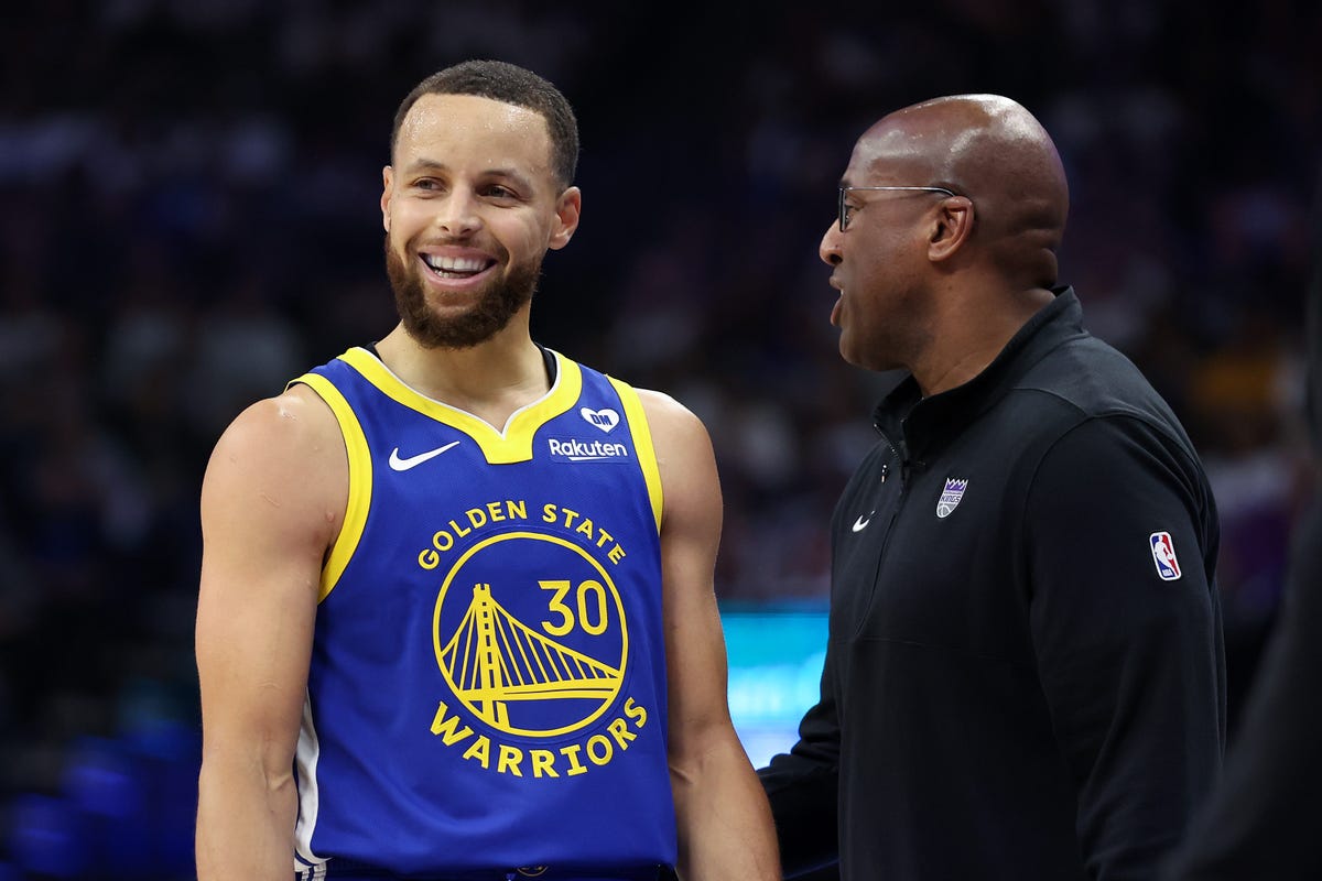 Steph Curry Handpicked The Popcorn At This NBA Arena