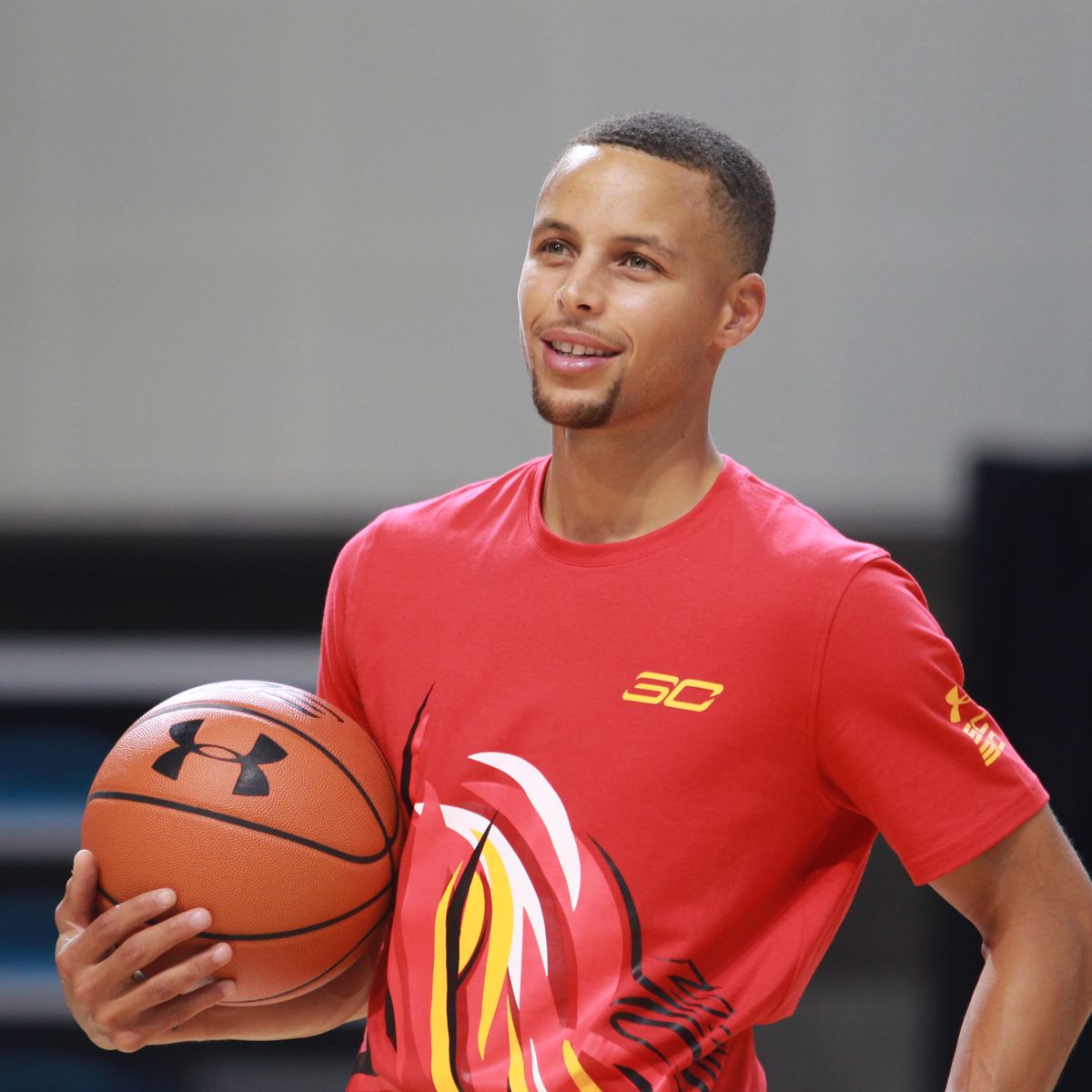 NBA star Steph Curry hosts all-girls basketball camp 