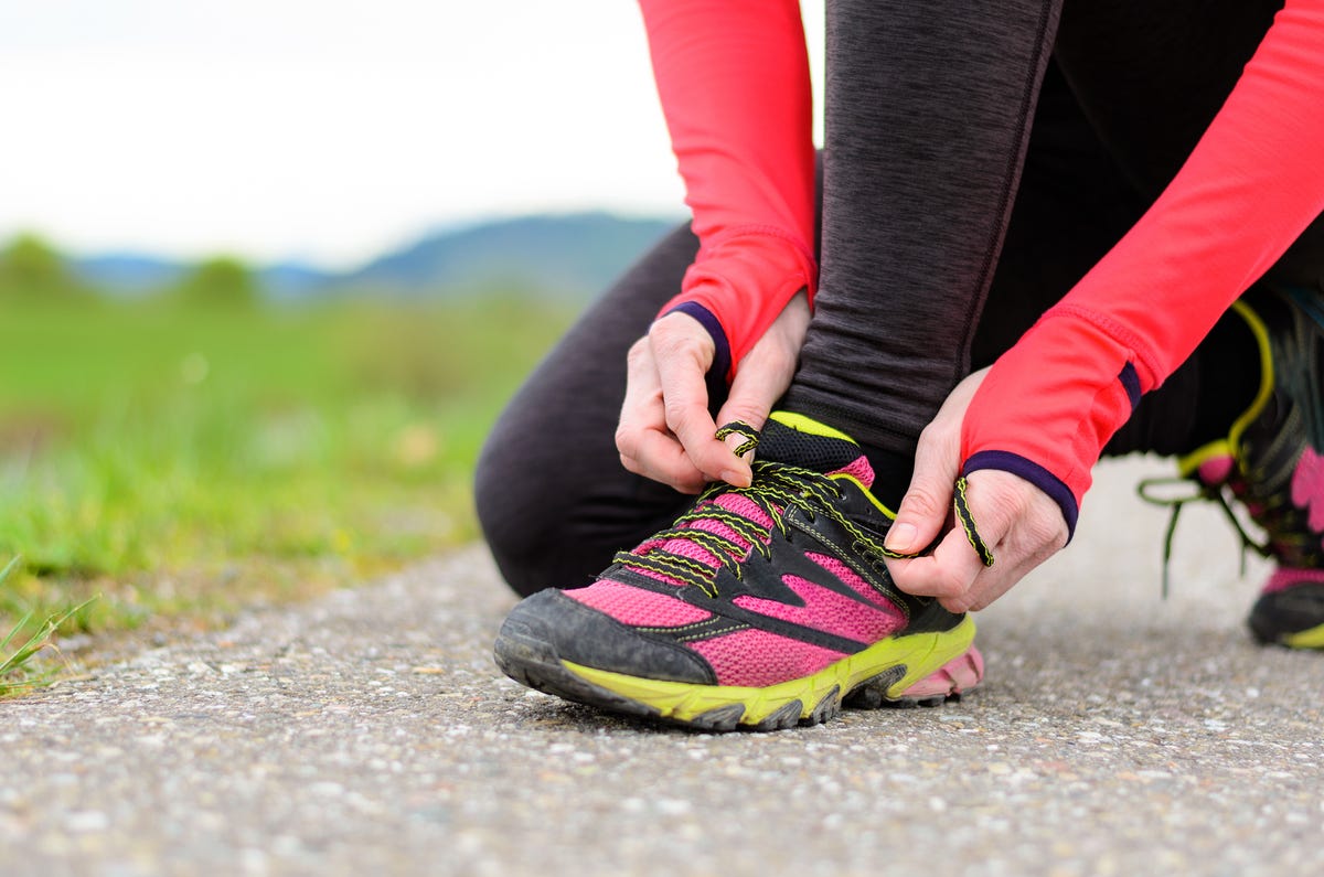 Running sneakers. Кроссовки. Кроссовки бег. Кроссовки для пенсионеров. Нога в кроссовке.