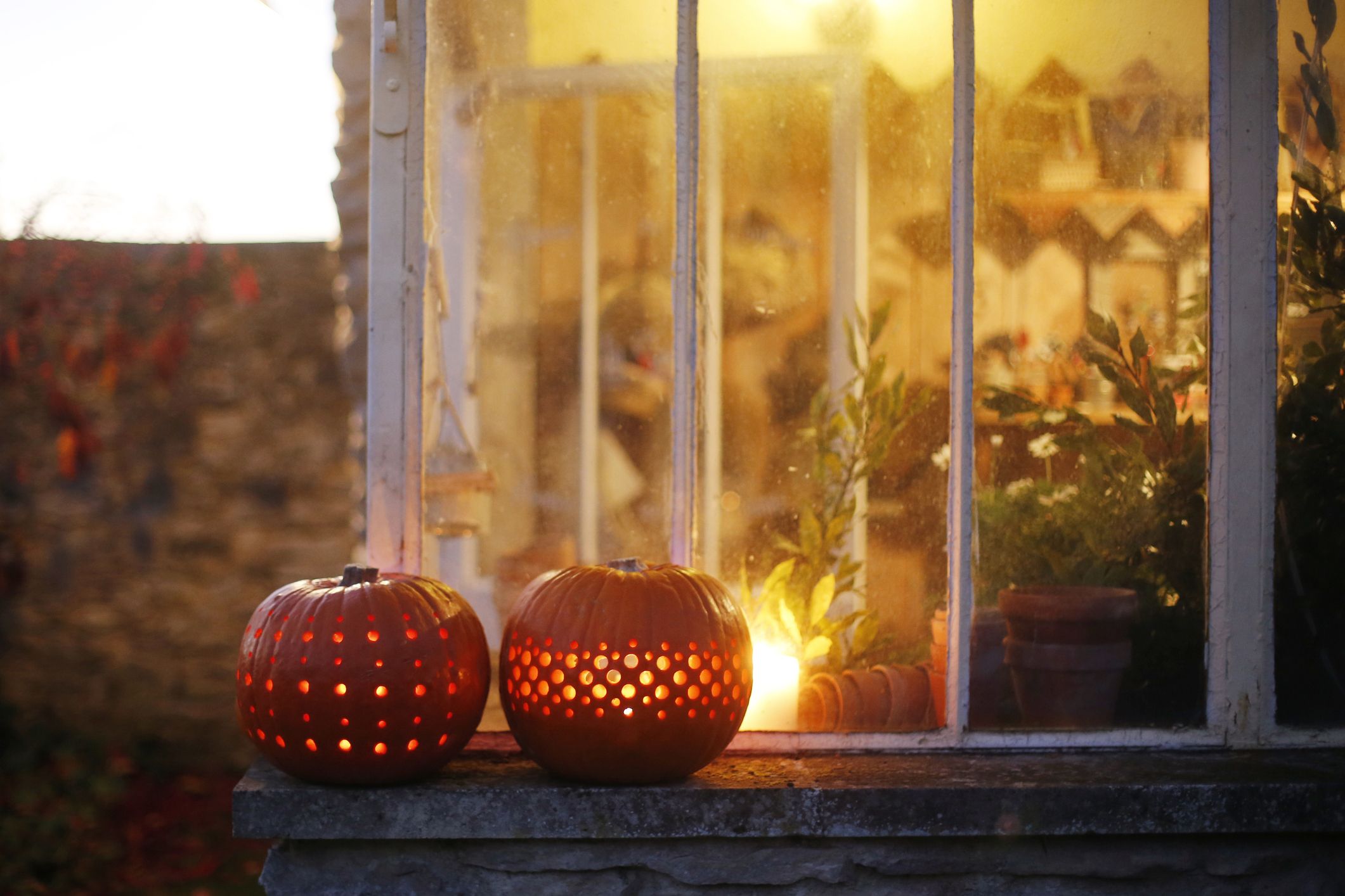 Outdoor pumpkin deals decor