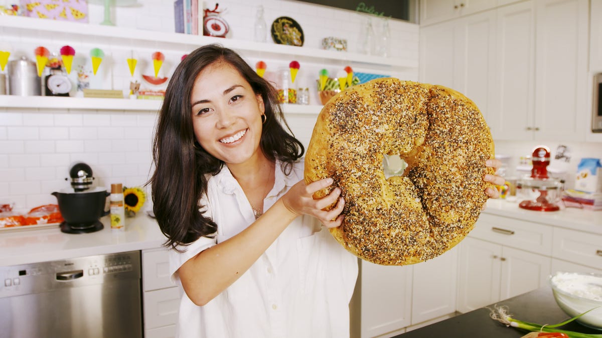 preview for OMG! This Giant Bagel Weighs 8 Pounds