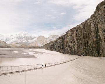De hangbrug van Hussaini bevindt zich in de afgelegen regio GilgitBaltistan in het noorden van Pakistan