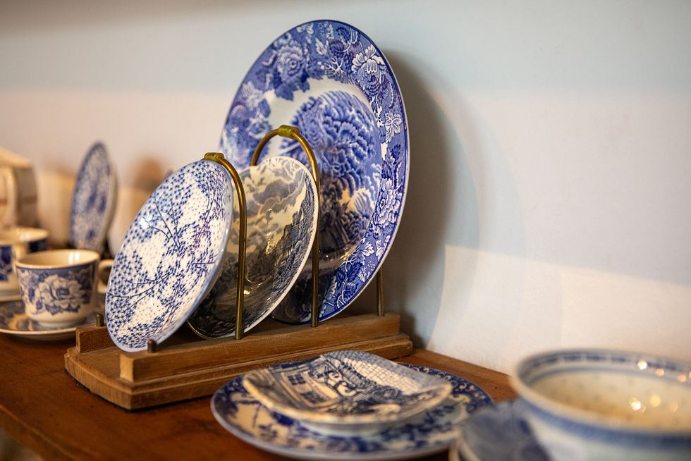 store selling decorative items and antiques