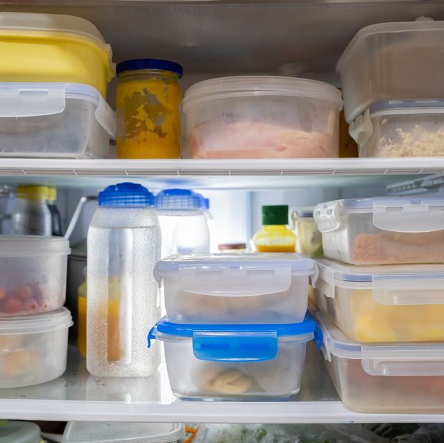 storing food in plastic containers in refrigerator
