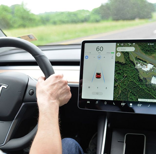 Tesla Model 3 semi autonomous driving