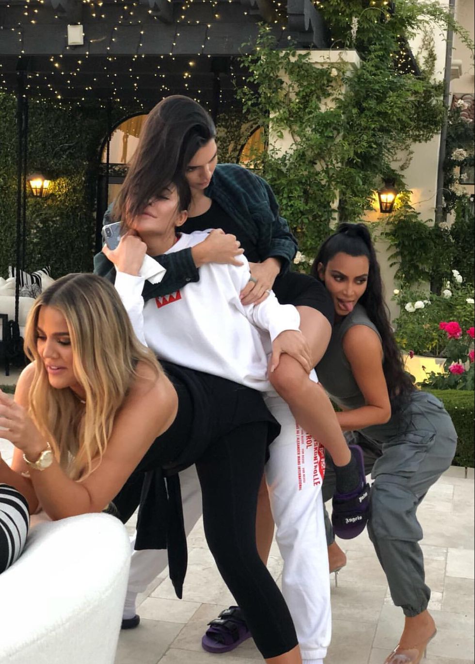 Khloe Kardashian en su 34 cumpleaños con Kim Kardashian, Kylie y Kendall Jenner