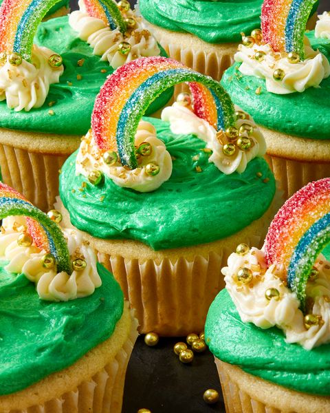 st patricks day cupcakes with candy rainbows
